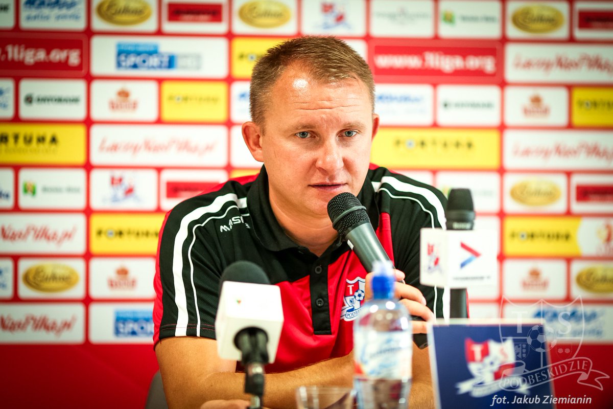 TSP_SA's tweet photo. Trenerzy obu zespołów podsumowali szlagierowy mecz 10. kolejki @_1liga_ #PODTYC:
🎙 K. #Brede: Zabrakło trzeciej bramki 👉https://t.co/RzgzRQgjm2
🎙 R. #Tarasiewicz: Do końca graliśmy konsekwentnie 👉https://t.co/oDeoUv2Kp6 https://t.co/iv4t6pG129