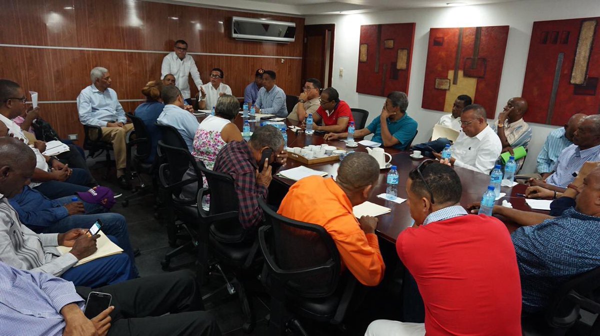 TommyGalanG's tweet photo. Una prolongada y fructífera reunión de evaluación electoral de las #Primarias6Octubre🗳, con dirigentes y coordinadores en el municipio de San Cristóbal, hemos sostenido este domingo.

#GonzaloPresidente🌟
@Gonzalo2020RD
#TommySenador
#GuillénAlcalde
#Faltan14Días https://t.co/tzDfrl8DD0