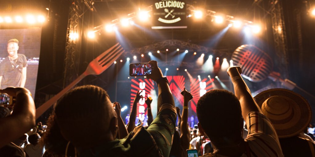 DeliciousFestSA's tweet photo. Itโs an incredible vibe here at #DStvDelicious, particularly at our Main Stage where the crowd is making it a night to remember!โจ #FEELDelicious #HEARDelicious https://t.co/fjjNzp6OSd