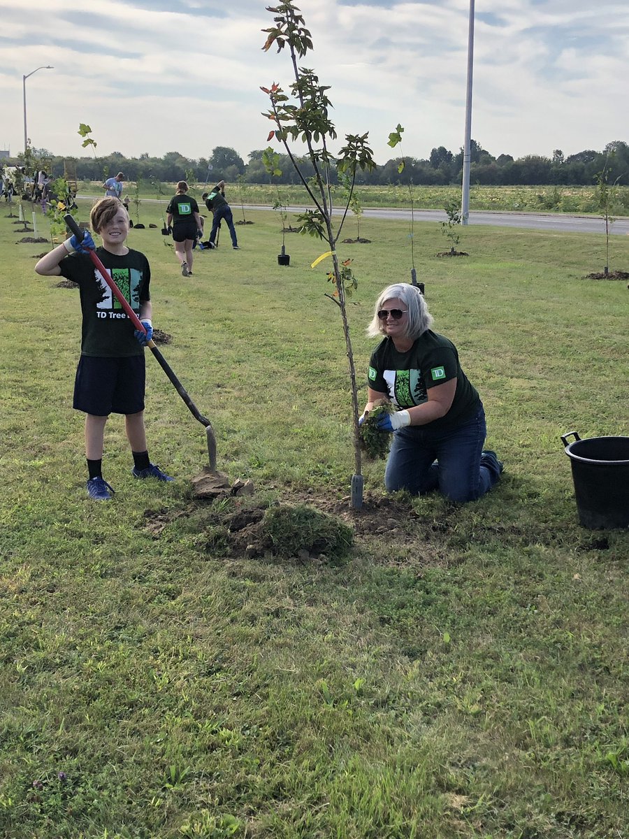 Kelly_Jones55's tweet photo. Chatham TD Tree Days @DelrueSherry @MaulikBhatt_ @ShaneKennedy_TD https://t.co/MDYO2bUQQo