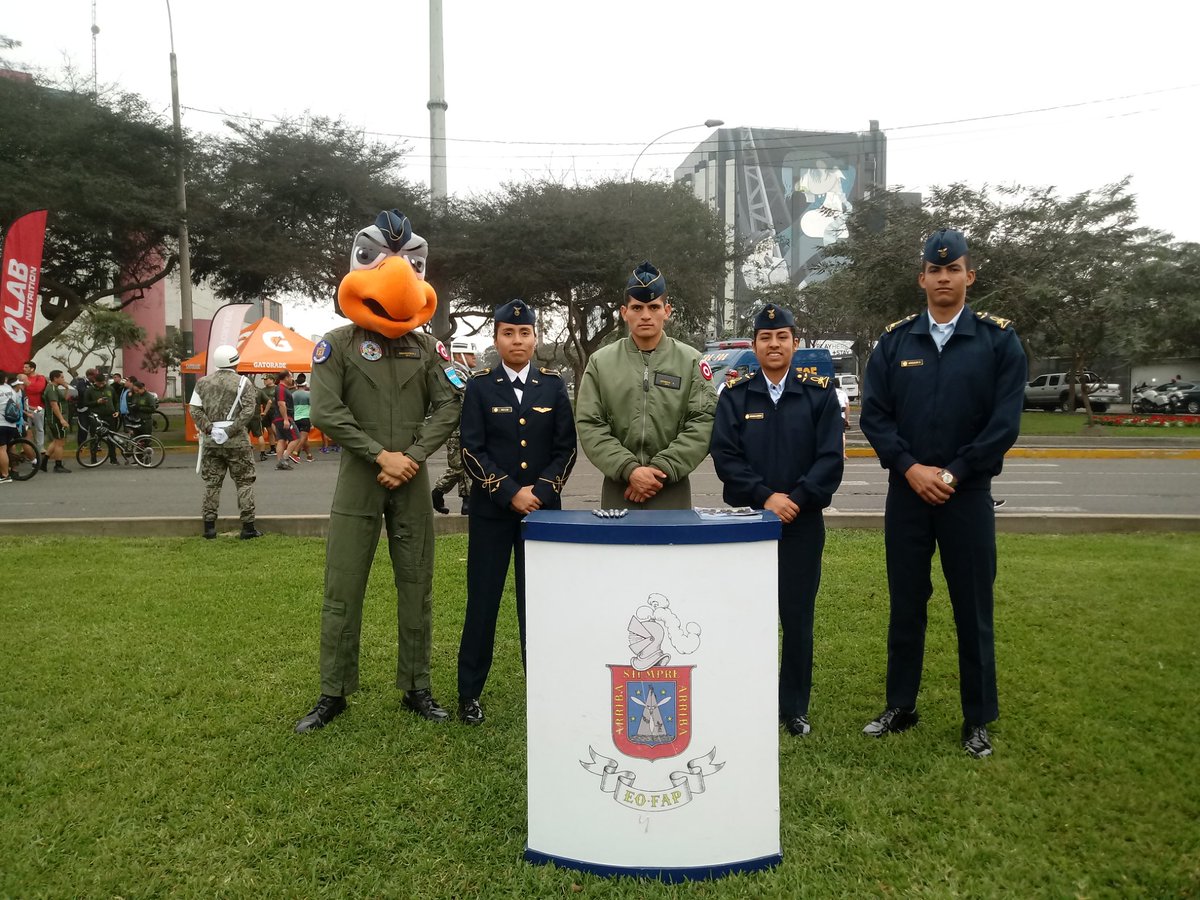 fapperu's tweet photo. Desde el Óvalo Quiñones, unidades de la Fuerza Aérea del Perú en la XVII Carrera Cívico Militar. #Eofap #Esofa #Gruda
#SiemprePorElPerú https://t.co/slBAzyE5mY