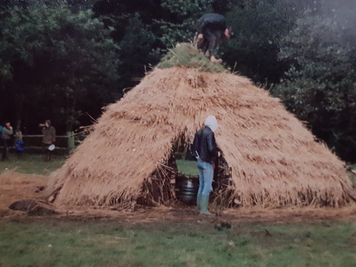 Durotrigesdig's tweet photo. The mark II Iron Age roundhouse from @UCLarchaeology #PrimTech 1987. Slightly more sound (structurally speaking) if not very archaeological...
...the daub walls were less excrement rich too (which was a positive) https://t.co/i2rvBcBJgH