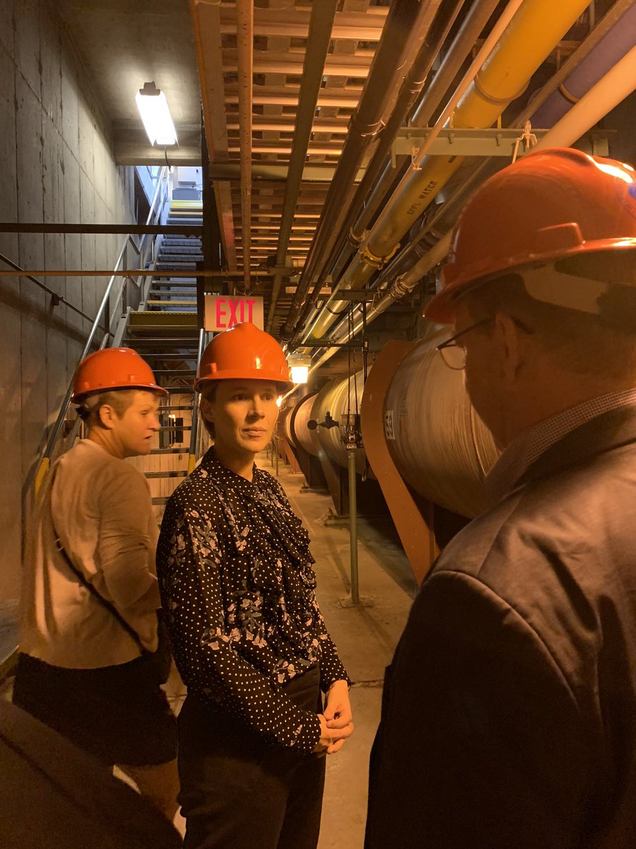 KKlitgaard's tweet photo. På besøg på Stickney Water med gode vandteknologivirksomheder og @LeaWermelin. Verdens største spildevandsanlæg. Behandler på en dag samme mængde som Aarhus Vand gør - på et år. #DIVand @DanskIndustri https://t.co/T7SnBurZKV
