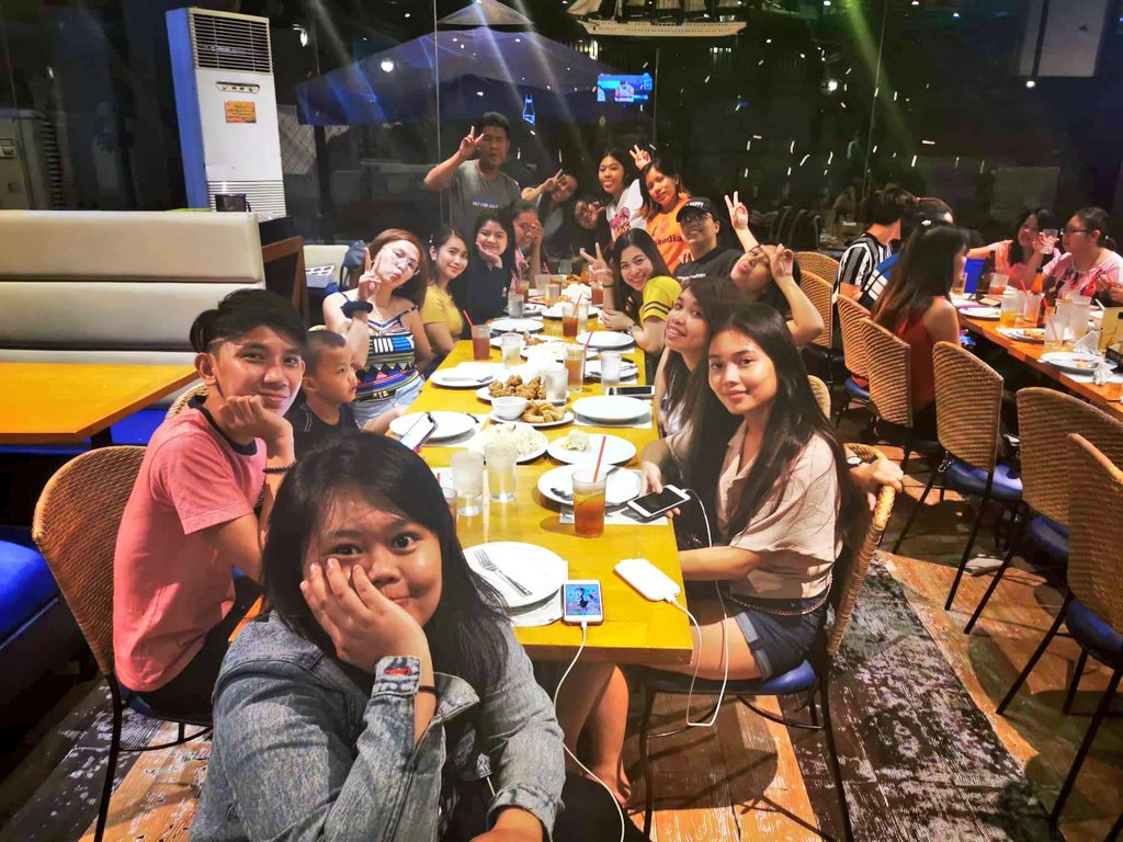 prensesmae's tweet photo. Always Better Together! 🤗
Dinner celebration with Clangs &amp; other team live with bebe girl @Kyzhavillalino 
Happy 5th Months Clangs. 💛
Being part of this squad is so much fun, I Love You all. Best group buddies ever! 😍

#KarJonTeamLive #Clangs
@eulkrisnah https://t.co/vIErBYX6NA