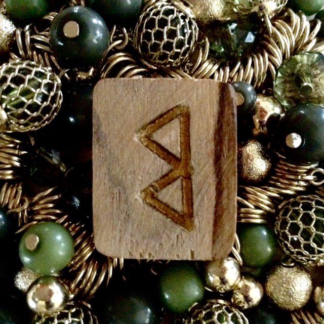 FreyaIngva's tweet photo. #Eat & #live #healthily. Take care of yourself & know what you want to realise with your #life.
If you are on the wrong path, it is in your #power to #change
#Berkana #Beorc #Bjarkan #birch #Runes #RuneRede #oracle #diviner #divining #dowser #dowsing https://t.co/1V7kmUz6PA