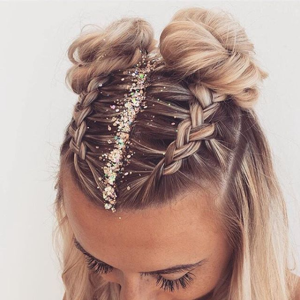 SoFragranceIE's tweet photo. We all need a bit of sparkle in our hair ✨✨✨@charley_heaney
.
.
.
#makeupjunkie #makeupmess #makeupaddict #cosmetics #lipstick #skincare #makeupblogger #instabeauty #lips #instamakeup #lashes #motd #stylish #makeuplover  #wakeupandmakeup #gorgeous #hairstyle#glam #natural https://t.co/wTYLnkcf5Q