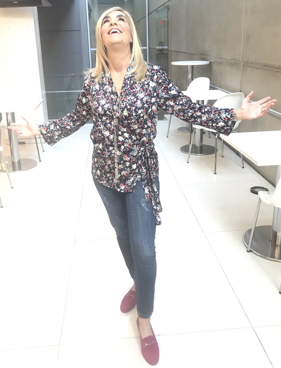 mbelenaramburu's tweet photo. Look @RafaelGarofaloM #jeans #azules #camisa #azul #floreada #cruzada #moda #fashion https://t.co/qMEzegQD0C