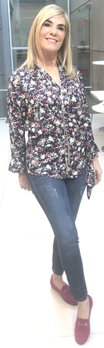mbelenaramburu's tweet photo. Look @RafaelGarofaloM #jeans #azules #camisa #azul #floreada #cruzada #moda #fashion https://t.co/qMEzegQD0C