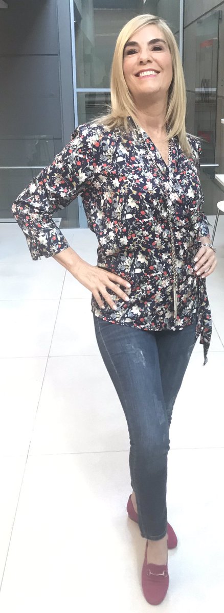 mbelenaramburu's tweet photo. Look @RafaelGarofaloM #jeans #azules y #camisa #azul #floreada #cruzada #moda #fashion https://t.co/AjW73prpJy
