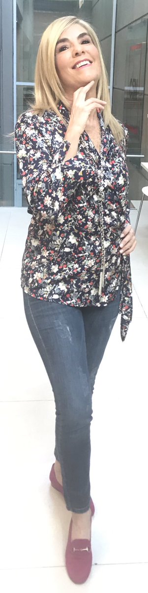 mbelenaramburu's tweet photo. Look @RafaelGarofaloM #jeans #azules y #camisa #azul #floreada #cruzada #moda #fashion https://t.co/AjW73prpJy