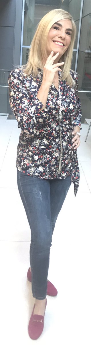 mbelenaramburu's tweet photo. Look @RafaelGarofaloM #jeans #azules y #camisa #azul #floreada #cruzada #moda #fashion https://t.co/AjW73prpJy