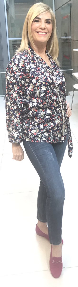 mbelenaramburu's tweet photo. Look @RafaelGarofaloM #jeans #azules y #camisa #azul #floreada #cruzada #moda #fashion https://t.co/AjW73prpJy