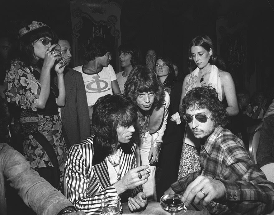 62- Mick Jagger fête son 29ème anniversaire avec Bob Dylan et Keith Richards (1972)