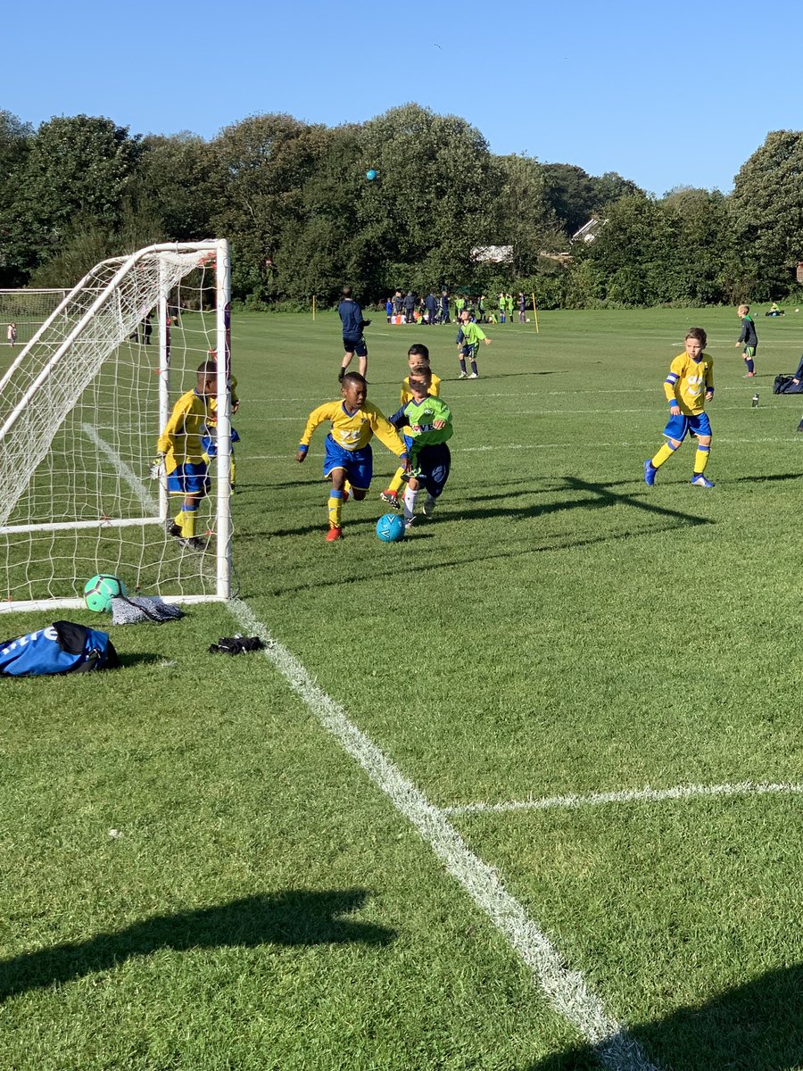 mossbankjfc's tweet photo. #MossBankJFC our U7s Greens in action yesterday on the @LeasingOptions Pavilion v @BLGCofficial U7s in the @CPLGrassrootsUK ⚽️⚽️ well done to both teams ⚽️💙💚 #UpTheBank #UTB #LoveFood #RenderRevival #CWhairdesign https://t.co/7qichGlFm2