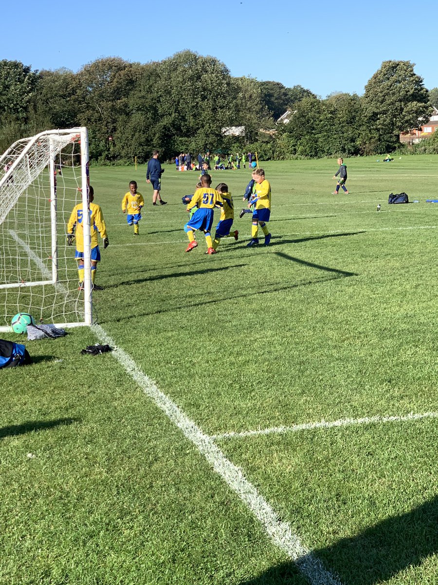 mossbankjfc's tweet photo. #MossBankJFC our U7s Greens in action yesterday on the @LeasingOptions Pavilion v @BLGCofficial U7s in the @CPLGrassrootsUK ⚽️⚽️ well done to both teams ⚽️💙💚 #UpTheBank #UTB #LoveFood #RenderRevival #CWhairdesign https://t.co/7qichGlFm2