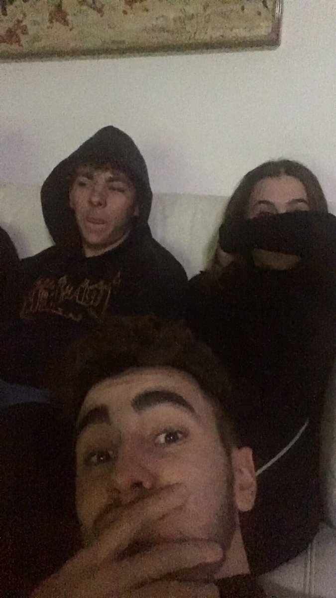 depisss's tweet photo. Di nuovo con i miei amici @thelazzinhaa @calchsara https://t.co/Gj6w2kIcFa