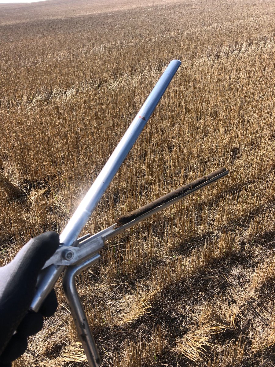notill93's tweet image. It’s not too often in SW ND u can pull a 12” #soil sample core with ease. Especially without a hydraulic probe! #gettingreadyfor2020 😁