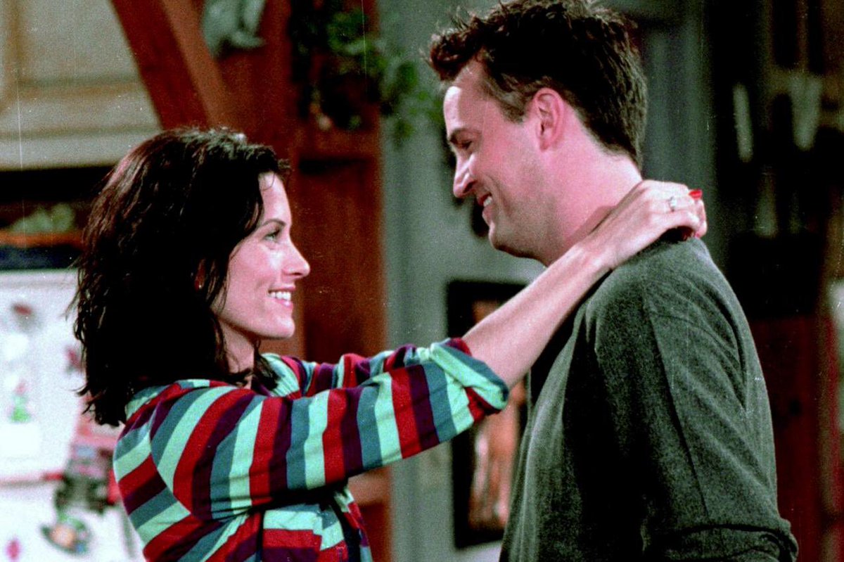 itisalicia_'s tweet photo. En 2019 elle est toujours la meilleure sitcom qui existe. Des personnages incroyables, des scènes et répliques encore cultes à l’heure d’aujourd’hui. Chandler, Monica, Phoebe, Joey, Ross et Rachel à jamais dans nos mémoires. Happy birthday Friends ❤️❤️❤️❤️❤️ https://t.co/eb5KZLcDam