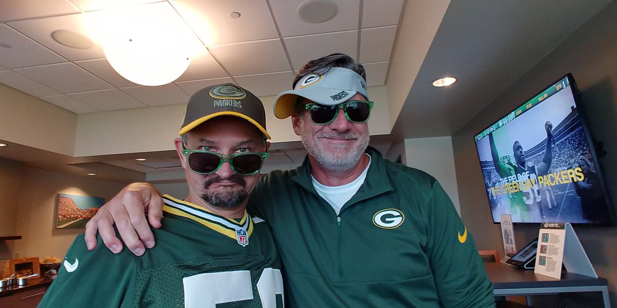 jlssoper's tweet photo. I can't take them anywhere! #GetLoudLambeau https://t.co/57YUVlauHC