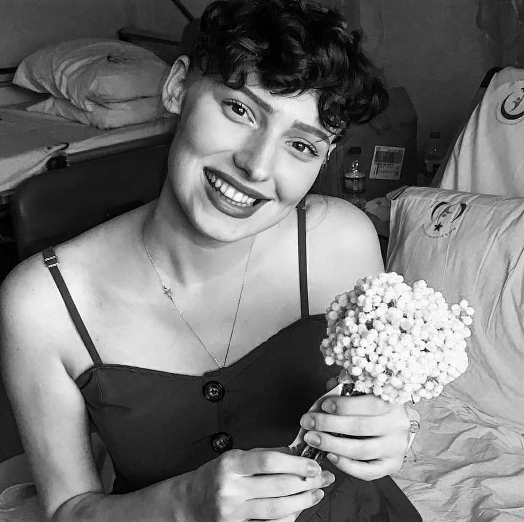 Mücadele azmiyle örnek olan Rize TOBB Fen Lisesi mezunumuz #NeslicanTay’ın hatırasını yaşatmak üzere okulumuzun isminin Rize TOBB Neslican Tay Fen Lisesi olarak değiştirilmesini MEB’e önereceğiz. Bu vesileyle kendisine Allah’tan rahmet; ailesine, sevenlerine sabırlar dileriz.