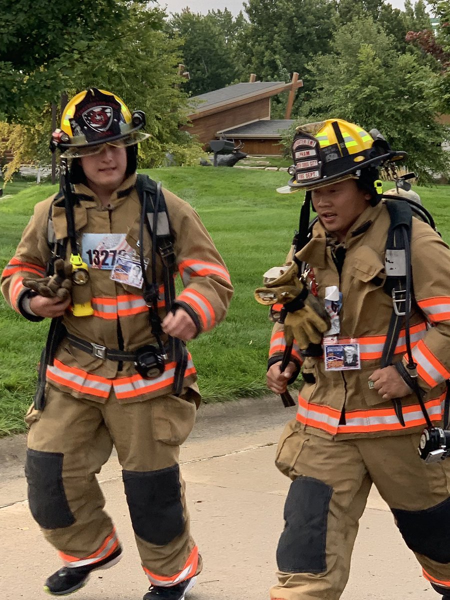 SheriffDaveDrew's tweet photo. Great event the Stephen Siller @Tunnel2Towers run/walk at Chris Larsen Park.  Thanks to all the volunteers who made this possible and all the participants. Pictured are area First Resonders. @SIOUX_CITY_FIRE @SiouxCityPolice @WoodburySheriff https://t.co/r9QBnIUQYk