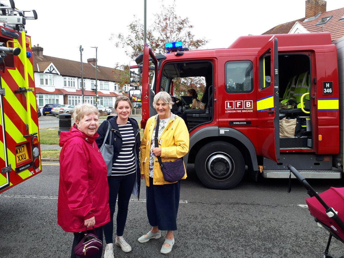 CowperUna's tweet photo. Cllr Cowper &amp; local residents in Leamington Avenue, Cannon Hill ward on car-free day. Fire engines invited &amp; enjoyed by children immensely. 😊 https://t.co/w7JmmiZ5ZV