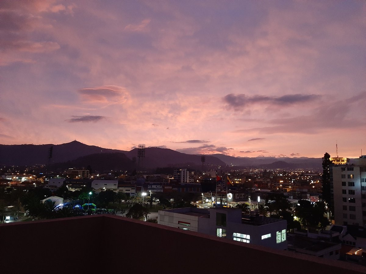 Diego97Rios's tweet photo. Es esta semana Riobamba nos regaló uno de los atardeceres más hermosos.
Agradezco mucho vivir aquí solo por estas cosas...
.
.
.
#Agradecido #Riobamba #LoEfimero https://t.co/SNx7Cp9se5