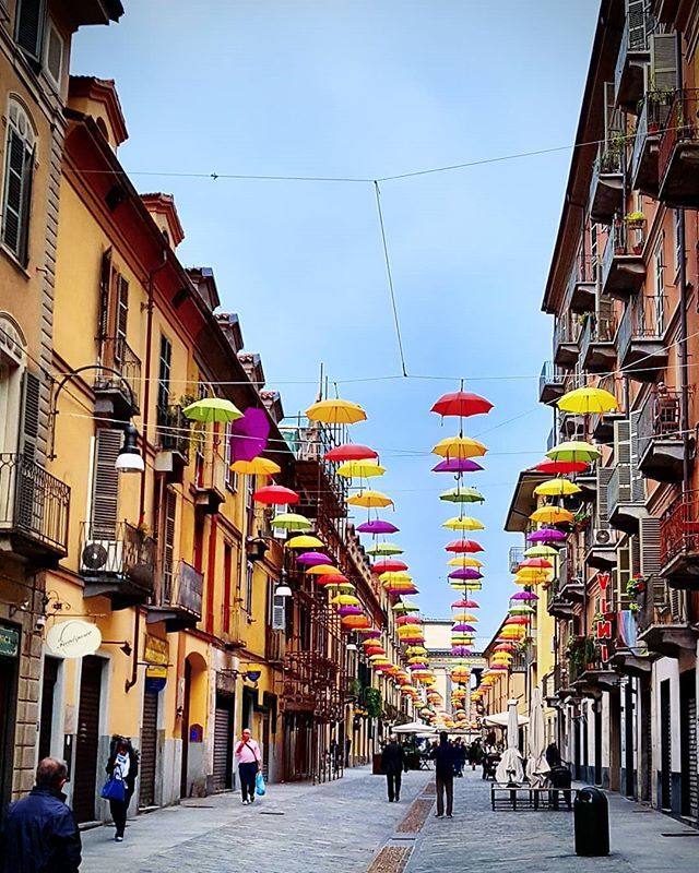 simonavlaic's tweet photo. #Torino #Turin #BorgoPo #blue #sky #raining #colours #umbrella #seemycity #igerstorino #torinoèlamiacittà #lamiatorino https://t.co/I8fbTZTVQz https://t.co/fauqZ1DXIZ