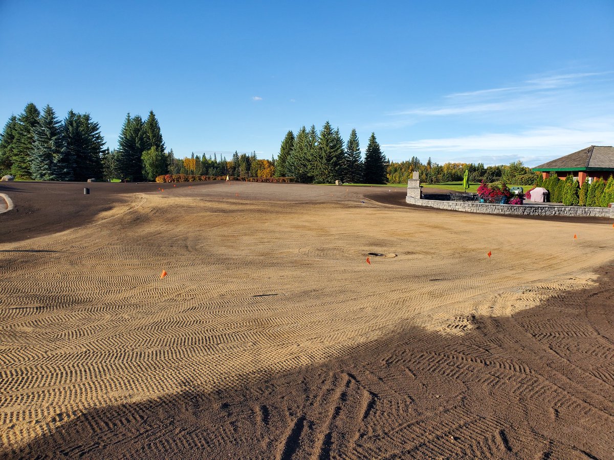 beebemichael's tweet photo. Mad dash to finish before the weather turns @EPGCC. Fantastic new short game area and driving range. Hold off cold weather! https://t.co/vxKvlm8Moe