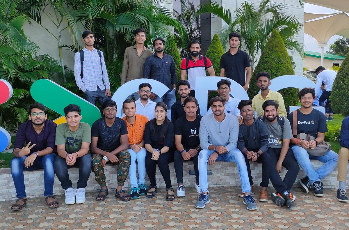 VanshalG's tweet photo. #TEAMARMOUR in #DevFest19 Indore https://t.co/xghSkNSMil