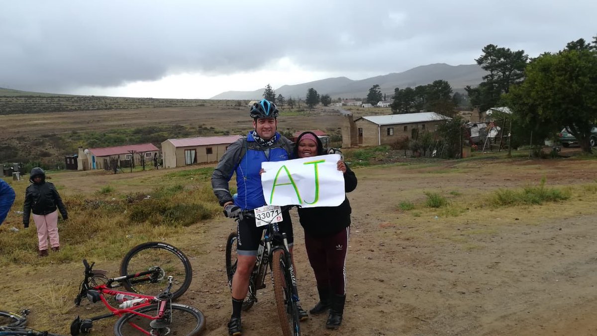 CamargueUM's tweet photo. The learners from Avontuur LB Primary School keeping the gees going at @karootocoast, cheering our riders and ensuring they all power up! #KarootoCoast https://t.co/SIDLVvxXTp