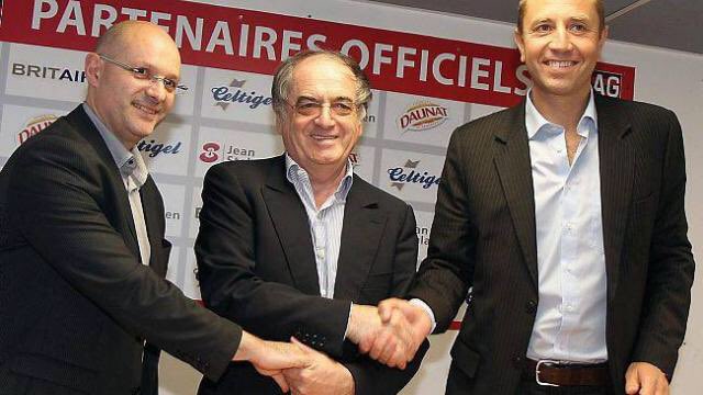 MohamedTERParis's tweet photo. &amp; si Gourvennec revenait dans un rôle de Manager Général avec la responsabilité du recrutement &amp; du centre de formation... avec pour Président, Fred Legrand &amp; tout cela orchestré par Noël Le Graët 🤷‍♂️🤷‍♂️ ds un futur proche ou lointain 🤷‍♂️🤷‍♂️ #EAG #Guingamp https://t.co/1igY3wJaRo