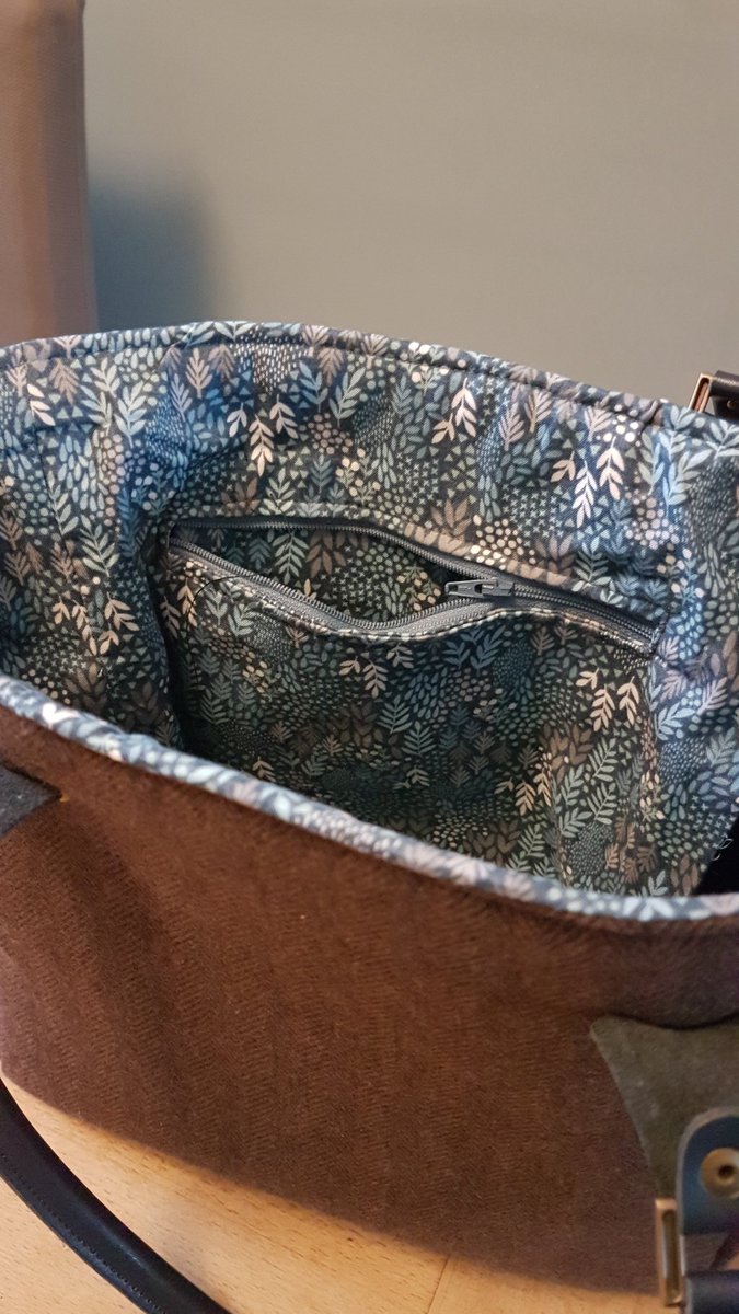 sufishsu's tweet photo. Fabulous workshop from Hole House Bags at The Makers Mill in #Keswick. Perfect way to spend a wet Sunday. π #notquitefinished https://t.co/DUdpLBQM25