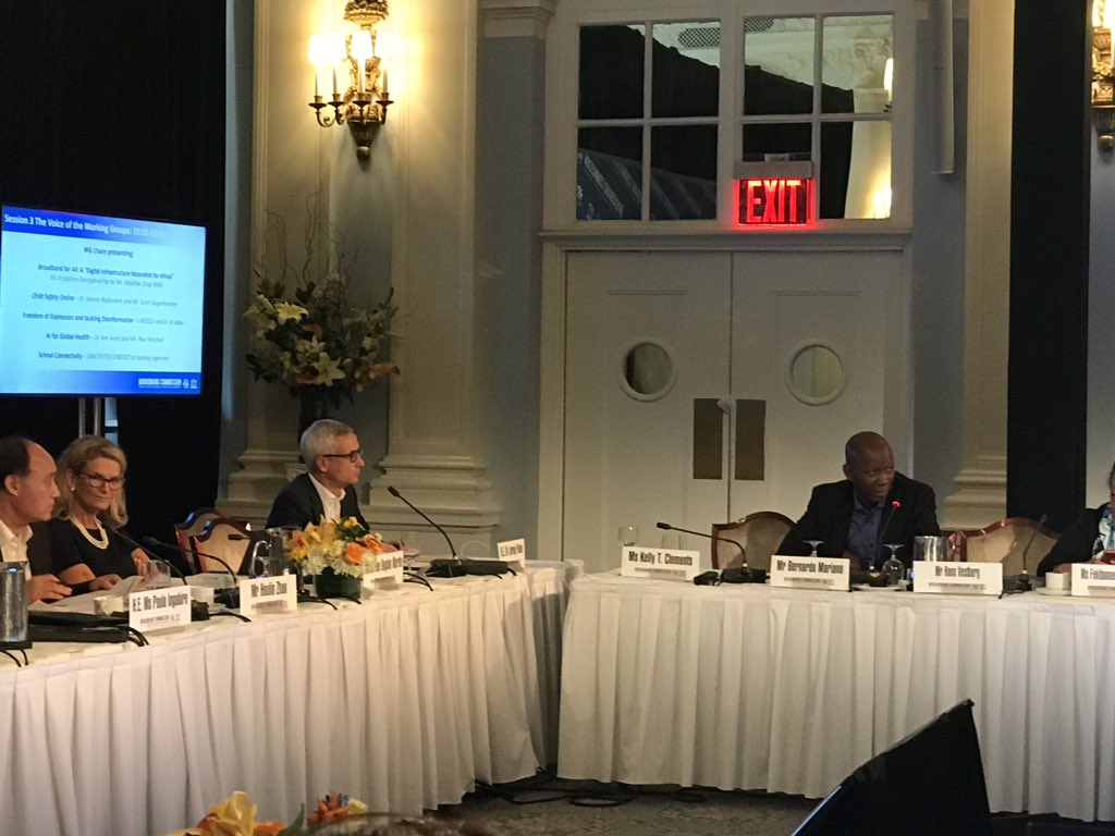 .<a href="/UNBBCom/">Broadband Commission</a> #DigitalHealth Working Group on #AI4GlobalHealth kicked off this weekend at #UNGA. #AI offers health systems an unprecedented ​opportunity to transform &amp; redesign from being reactive to become preventative &amp; predictive.

broadbandcommission.org/workinggroups/…

<a href="/NovartisFDN/">Novartis Foundation</a> <a href="/Microsoft/">Microsoft</a>