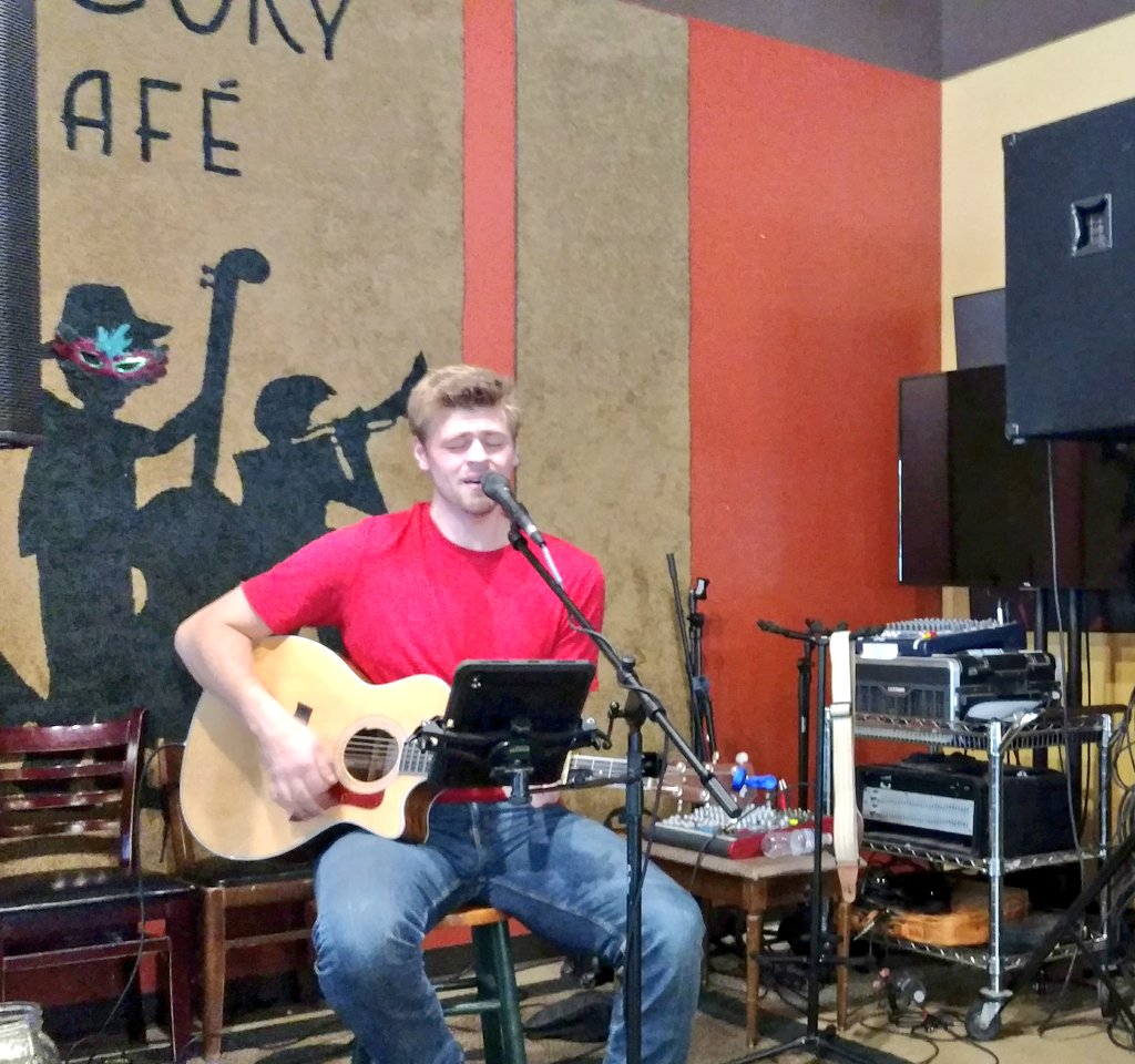 bbrubaker20's tweet photo. Sunday lunch @chicorycafe1 in @DTSouthBend .  Live music and great food. #southbend https://t.co/ljH5vXYfay
