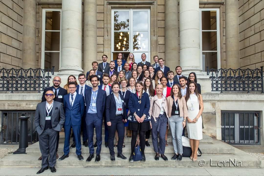 ModeleuParis's tweet photo. #MEUP2019 Pictures are up 🌐🌏
We were invited to visit the French National Assembly and learn more about the works of the french MP's as well as the history of the fifth Republic of France 🇫🇷🇪🇺 #Assembléenationale #Futureforyouth #EU #MEUP2019 https://t.co/Bpmrtii3AM
