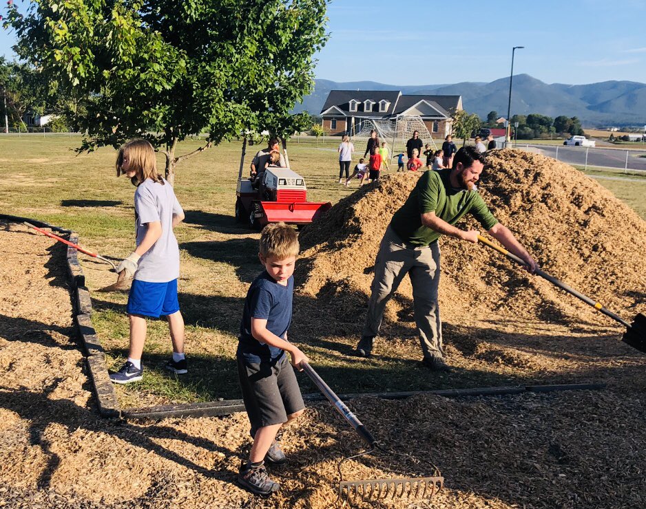 SnazzyTieGuy's tweet photo. So blessed in our amazing @CRESCubs PTA &amp; families who came out last week to spread new mulch across our playground. Current Cubs! Former Cubs! And families that have been a part of the Cub Run Community for all our years! #CubRunFun 🐻 Many Thanks! https://t.co/ubDZmCh2OV