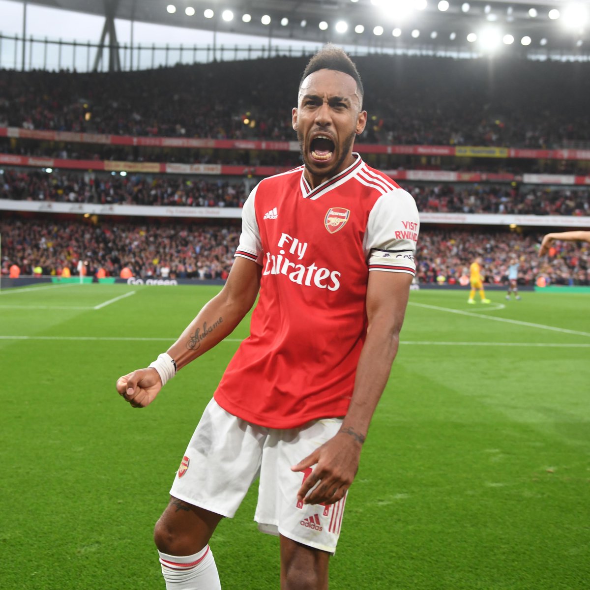 Arsenal's tweet photo. This man right here ❤️

#ARSAVL https://t.co/kh4NaiHWel