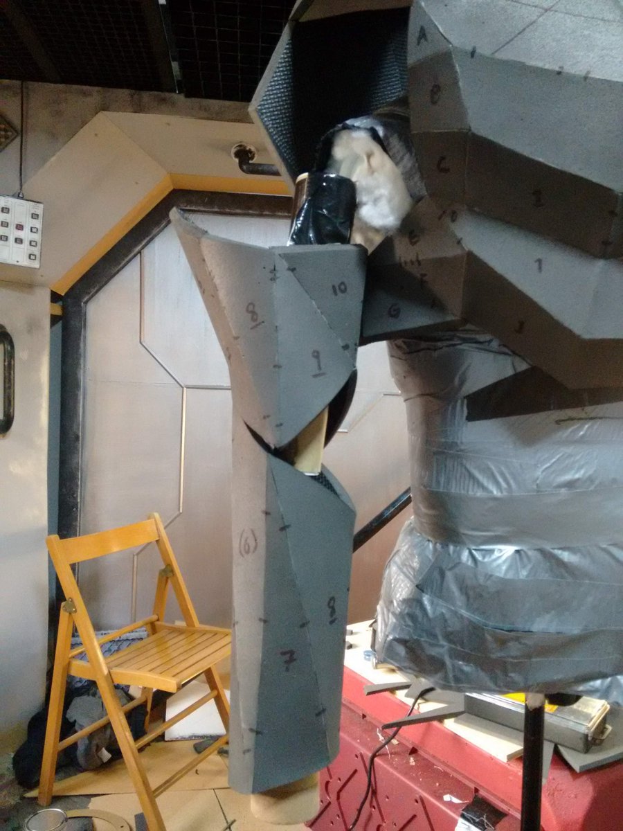HawkShortFilm's tweet photo. #Robot arm

#scifi #evafoam #cosplay https://t.co/L1ch0LkdKm