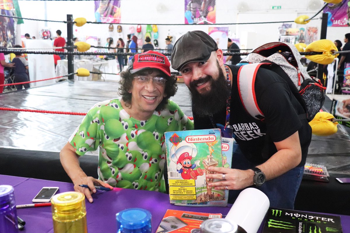 barbas_geek's tweet photo. ¡Un honor @Elgusrodriguez! espero nos volvamos a ver para charlar de videojuegos. ¡Nayarit es tu casa! #nintendomania #clubnintendo #bestdayever https://t.co/58CTSZPhMn