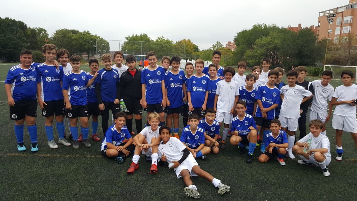 CDMasriver's tweet photo. 😊💥 ¡Disfrutando de lo que más nos gusta! ORGULLO AZZURRO ⚡️
#CDMasriver 🔵⚫️ https://t.co/a7ENbdlbd9