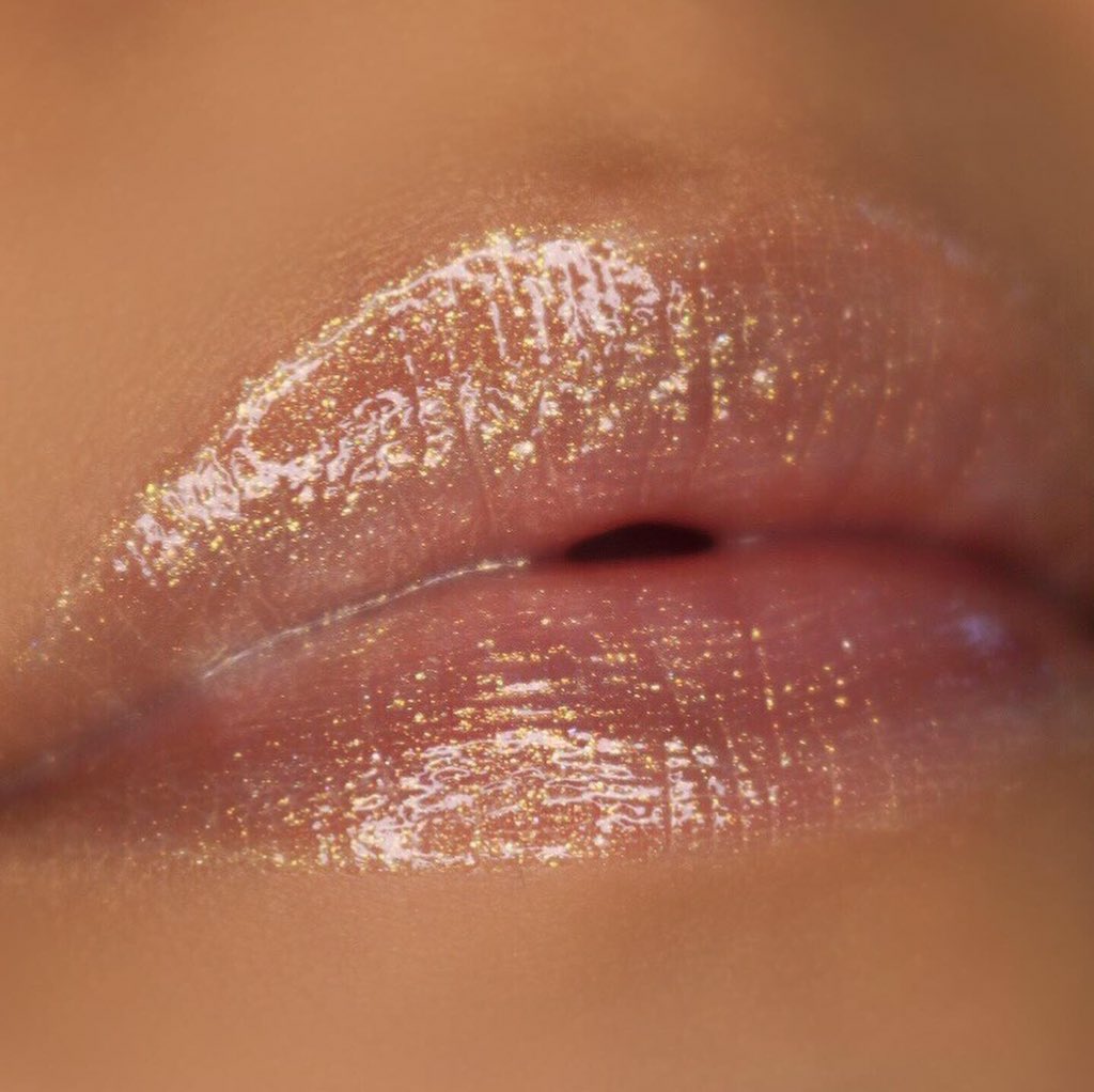 ibedatjenny's tweet photo. @MorpheBrushes X @JeffreeStar 
Mini Lippie #IconicNudes Collection 
#swatches
▪️Lip Topper in Slurp
.
#jeffreexmorphe #lipswatch @JeffreeStarCos2 #liptopper #jeffreestarcosmetics #glitterlips #morphexjeffreestar #jeffreestar #morphe #swatch #sparkleliptopper https://t.co/Oy5pKSVTGf