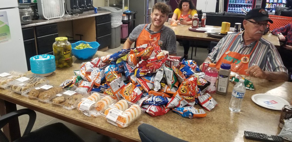 bretthoward75's tweet photo. Sandwich Bar on the last day of Success Sharing at 3919 @jodievans262 @mrjrodriguez_m @drewcaram @wholives4ever @Shannondepot https://t.co/PI6HuGplSH