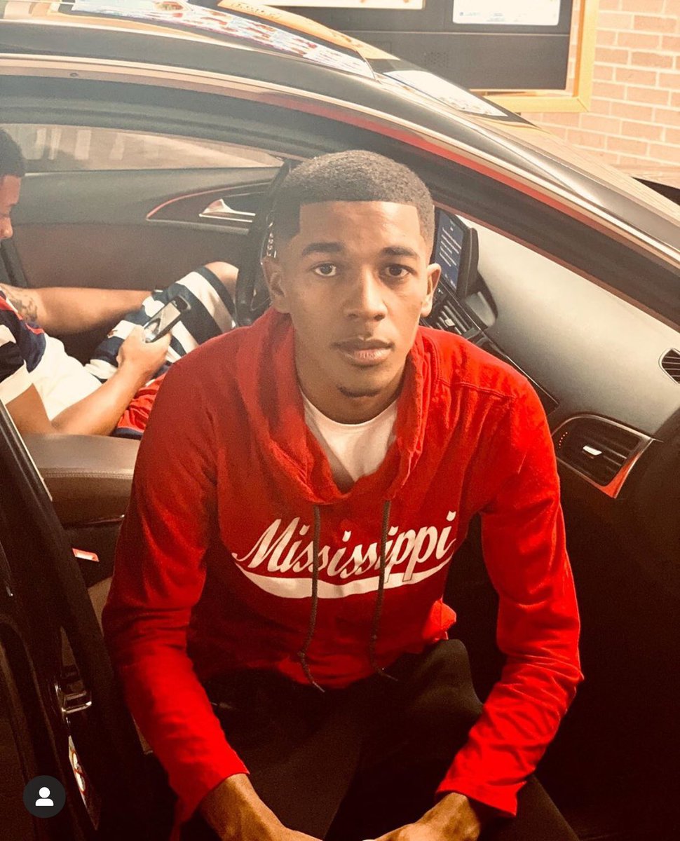 TreyFriday's tweet photo. I gave you some food , why you still looking at my plate ? https://t.co/9tZ1BqVLtr
