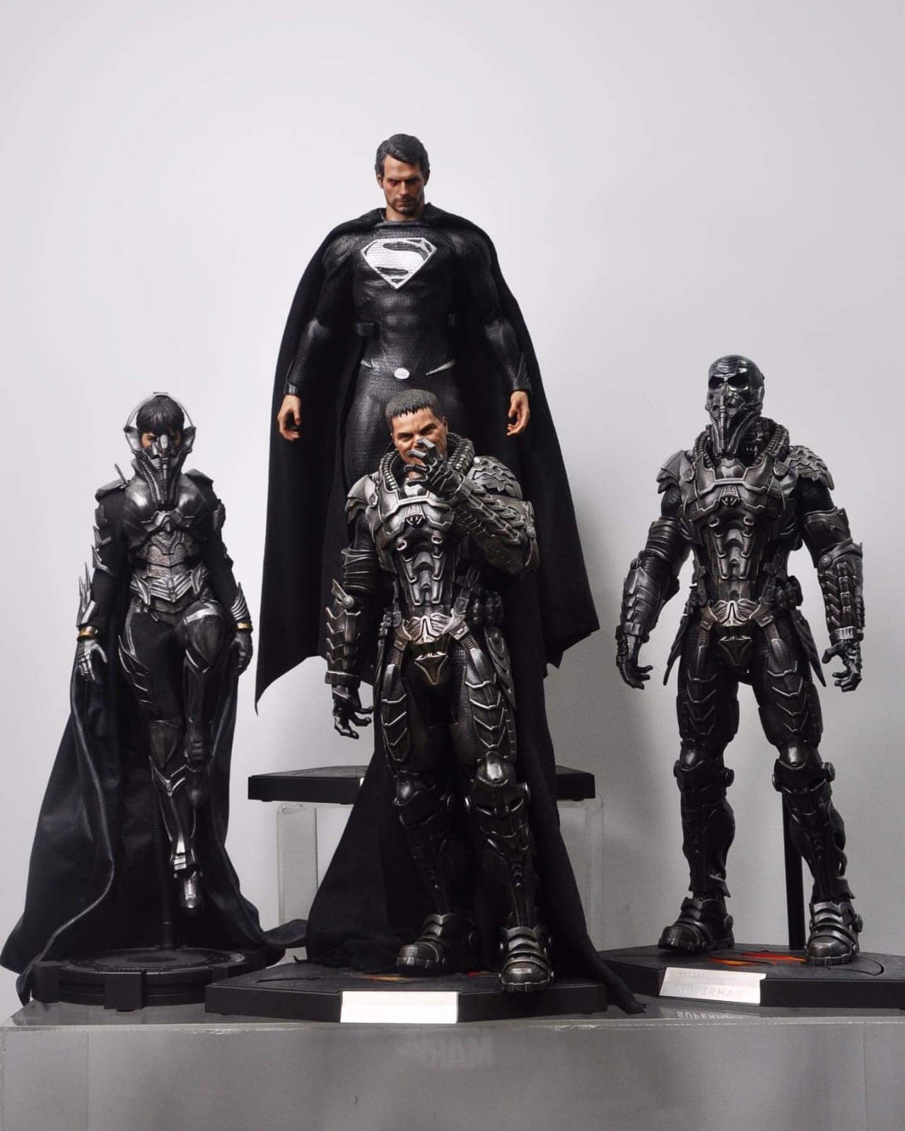 hot toys superman black suit