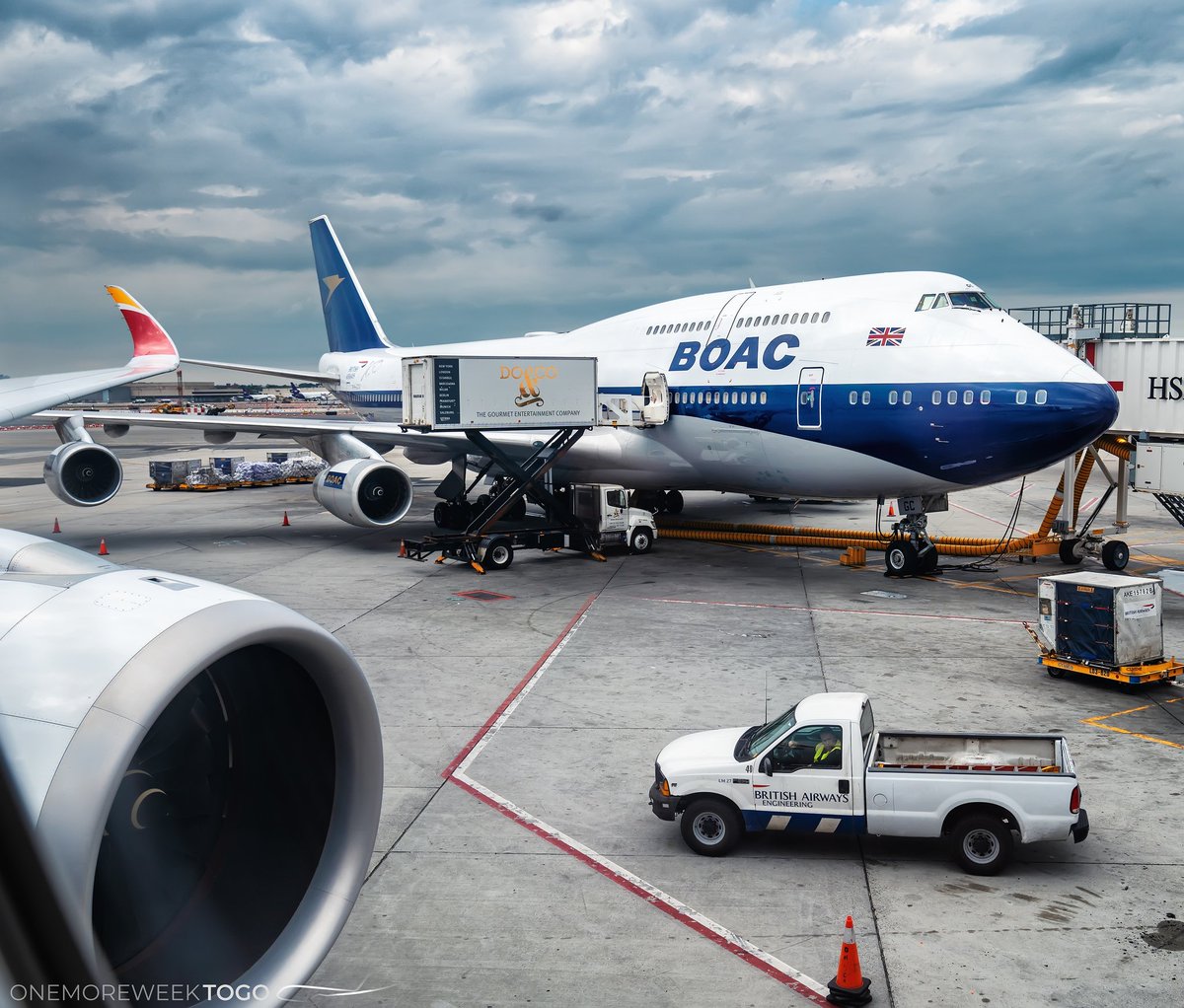 #A350 wingview + @British_Airways retro 747? Check. #avgeek #aviationphotography #speedbird