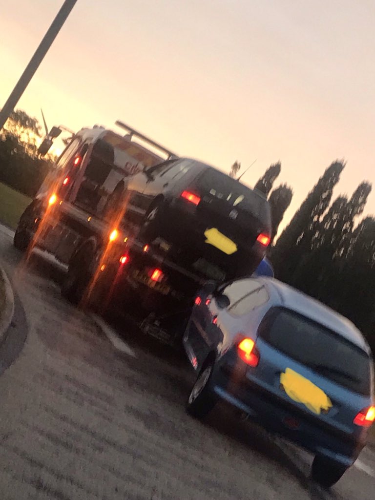 Beautiful sunset in #Corby this evening. 
The drivers of these two cars are enjoying a stroll home as neither had insurance and the driver of the Golf was a disqual driver. 
#bogof
#noinsurancenocar
