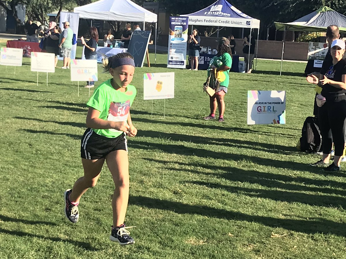 a_divijak's tweet photo. Girls ran so well today in the Thin Mint Sprint. Madison third overall girl in the one mile and Rori completed her first 5K in under 29 min!!! #ThinMintSprint https://t.co/YQgYndhDyF