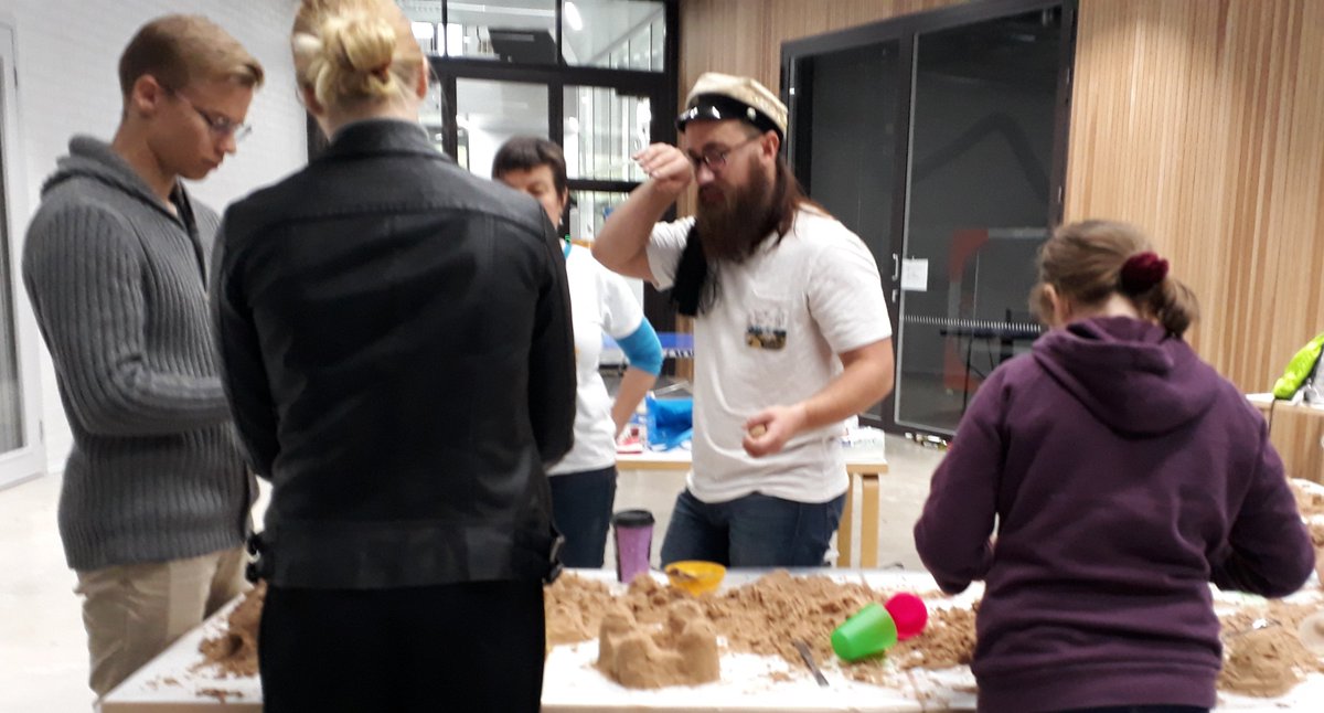 SuihkoAnna's tweet photo. Viikonloppuna #Espoo'ssa näki, koki,kuuli hauskaa monenlaista: #kaupunkitapahtumaespoo #aaltoyliopisto #otaniemi #aaltovitonen  - reipasta menoa! https://t.co/YNfdHmhSct