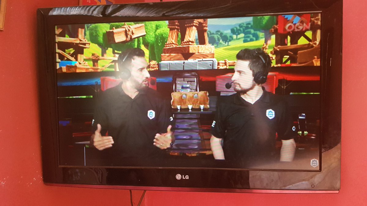 fredyr1992's tweet photo. CRL WEST Cracks https://t.co/08IkITH7Xb